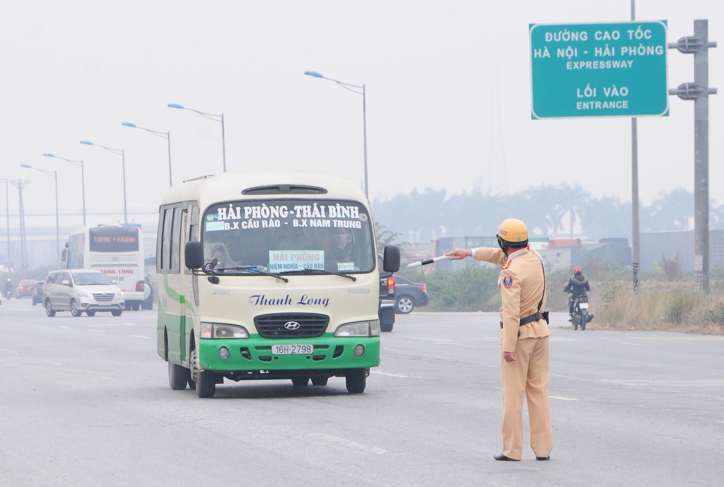 Tiếp tục tăng cường bảo đảm an toàn giao thông đối với hoạt động vận tải hành khách bằng xe ô tô